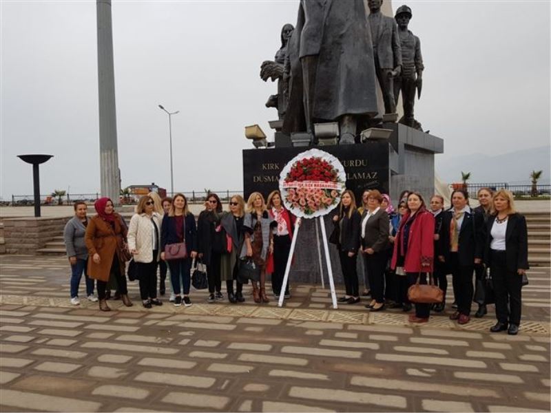 Atatürk´ün huzurunda kutlama