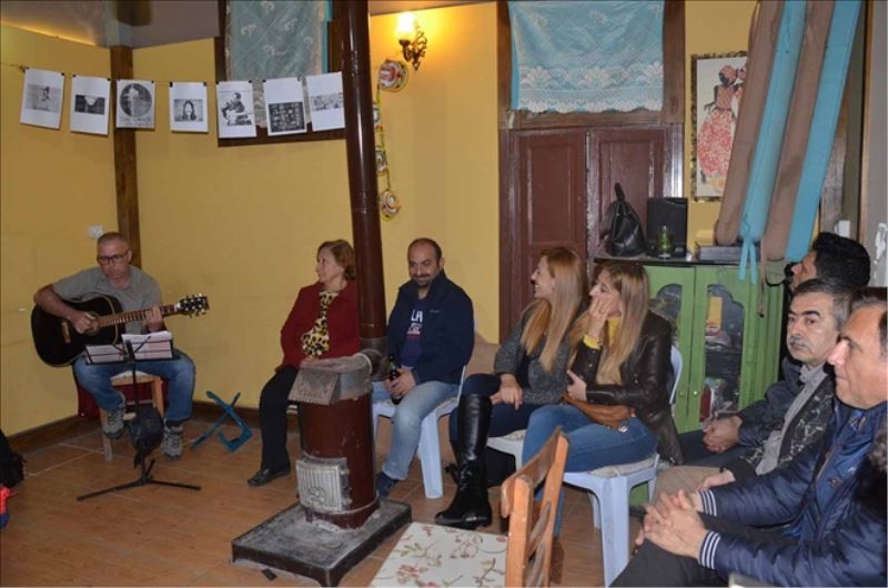 Şarkılarında sosyal mesaj veren grup; MFÖ