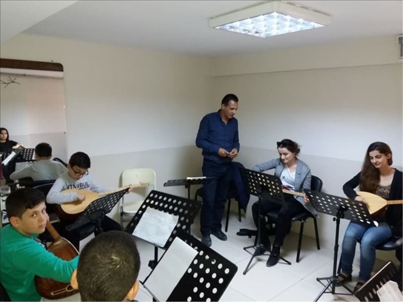 Belediyeden bağlama kursu