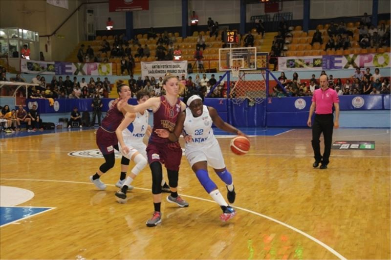 Kadın basketçiler lig ikincisi