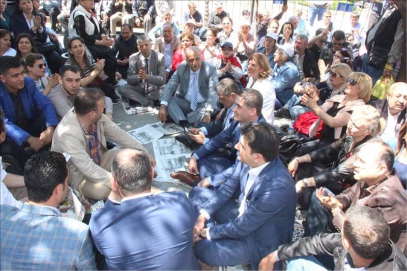 OHAL´e oturarak protesto