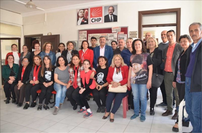 Kadın tiyatroculara mecliste sahne yasağına tepki: ´Kadınları karanlığa hapsetmenize izin vermeyeceğiz´