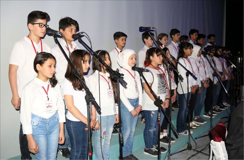 Şarkılarını 4 dilde seslendirdiler