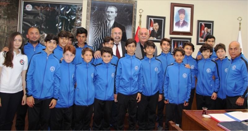 Dingil, başarılı sporcuları ağırladı
