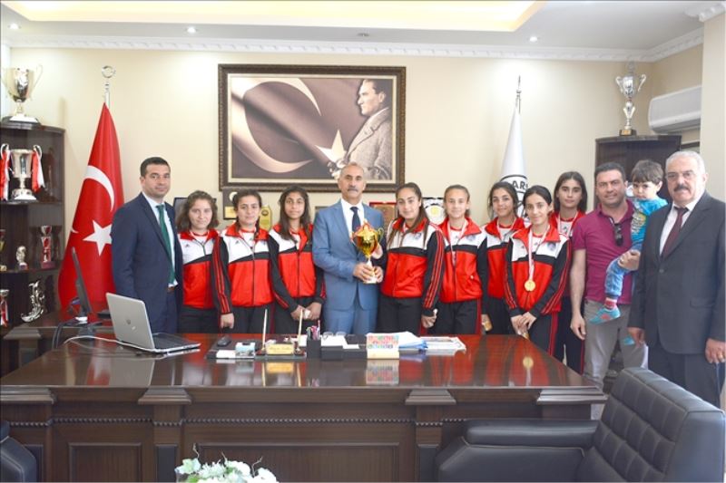 Yldızlar başarıyı paylaştı