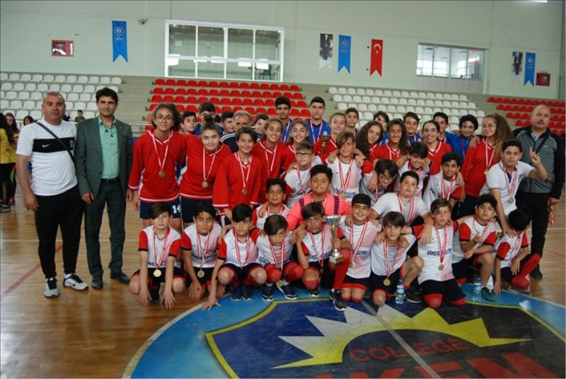 Egemenlik kupasını aldılar