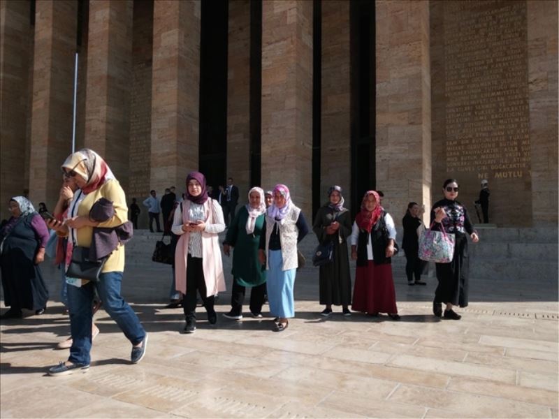 Hataylı kadınlardan Anıtkabir ziyareti