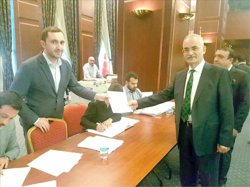 Adaylar başvuruyu sürdürüyor