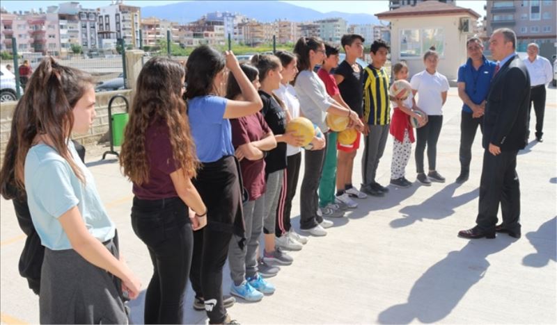 Okulda, halk toplantısı