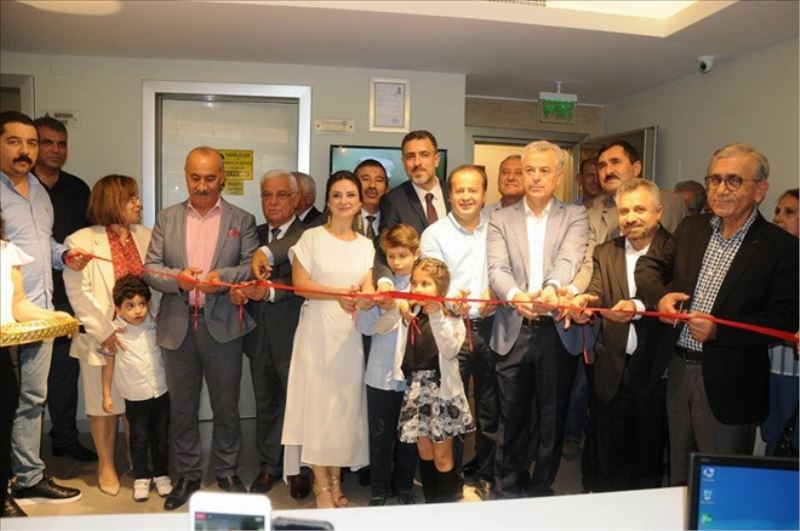 Açılış çocuklarıyla birlikte yaptı