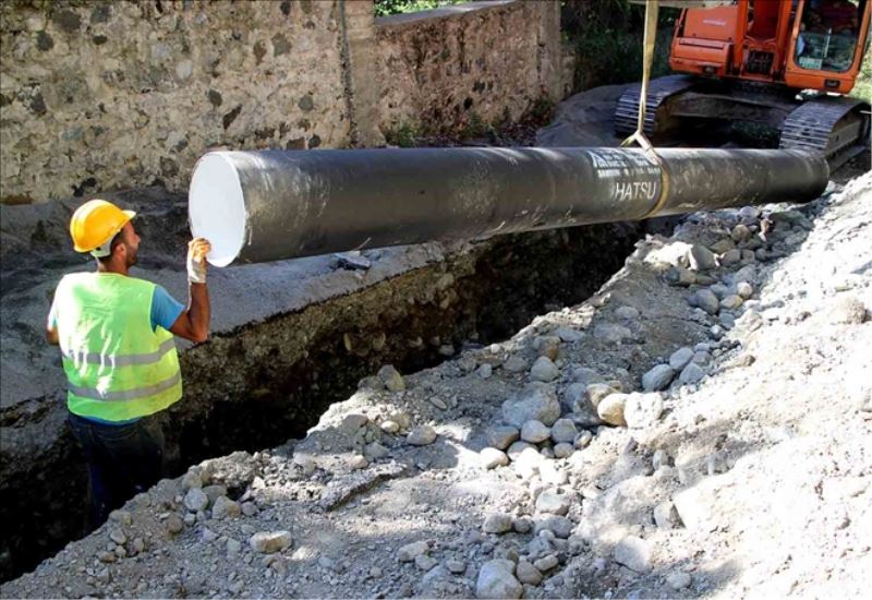 Erzin´e saniyede 90 litre su