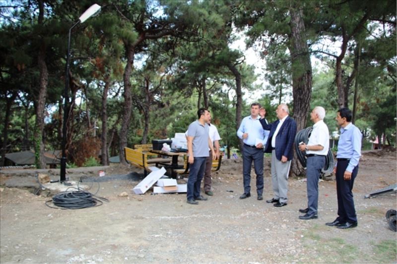 Parkta düzenleme ve aydınlatma çalışması