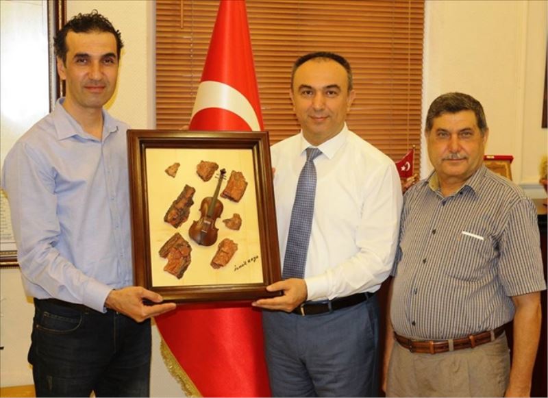 Soytürk´e tablo hediye etti