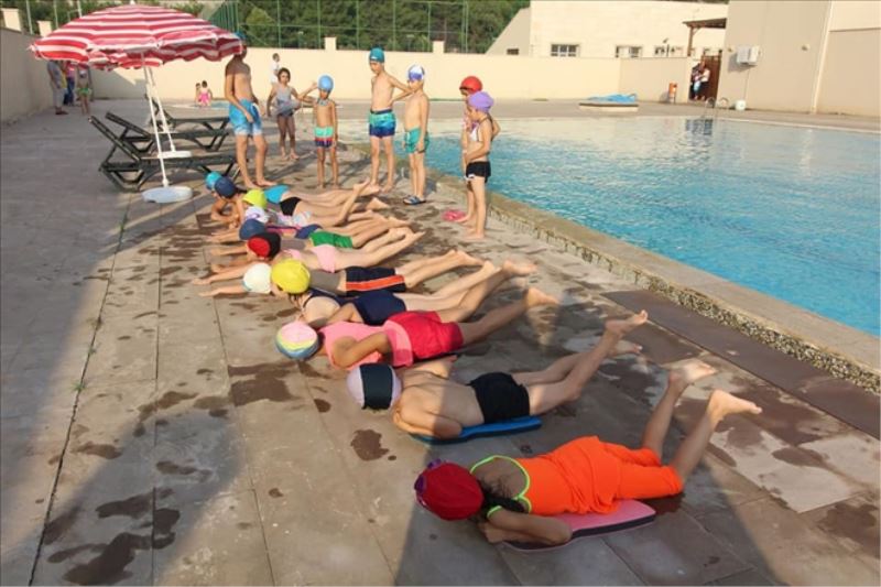 Ücretsiz yüzme kursu
