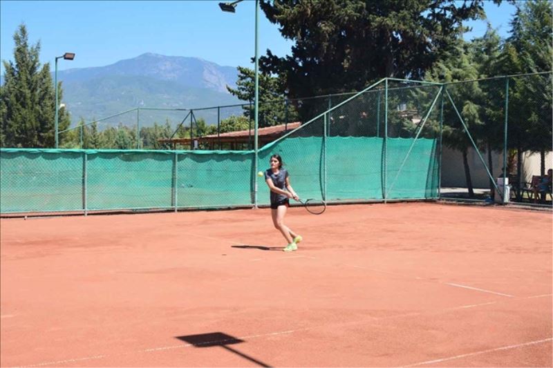 Tenis turnuvası, Arsuz´da yapıldı