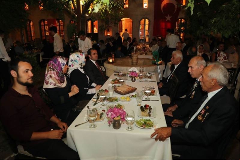 Vali, 15 Temmuz gazileriyle buluştu