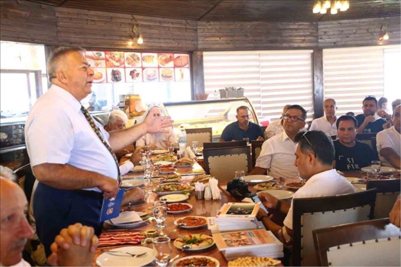 Hakemler, maç öncesi yemekte buluştu