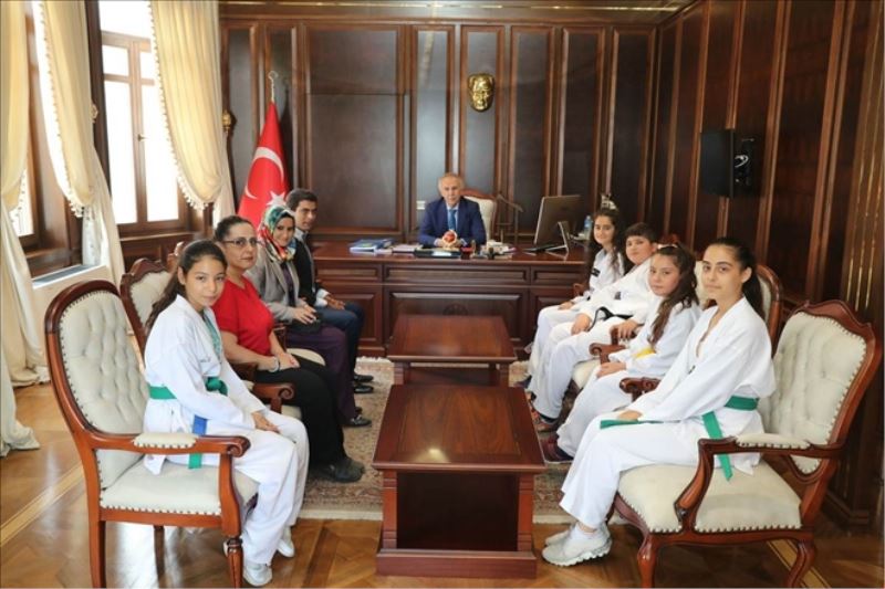 Kursiyer sporcların vali ziyareti