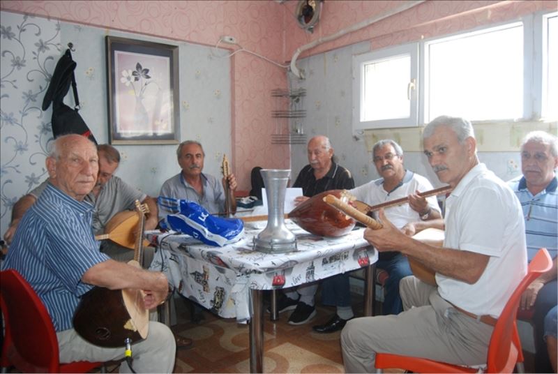 Dernekten saz grubu