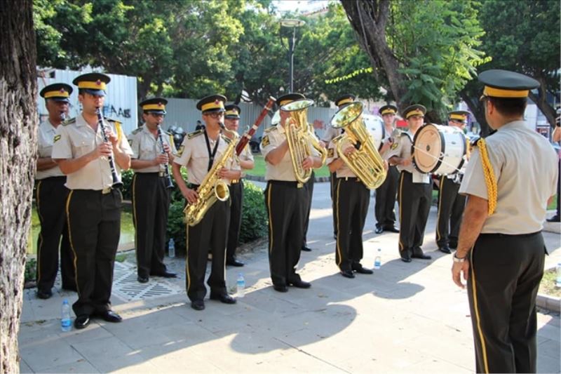 Askeri bandodan konser