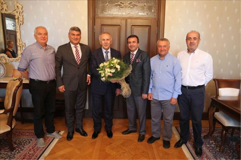 Vali Ata Hatayspor´u kutladı