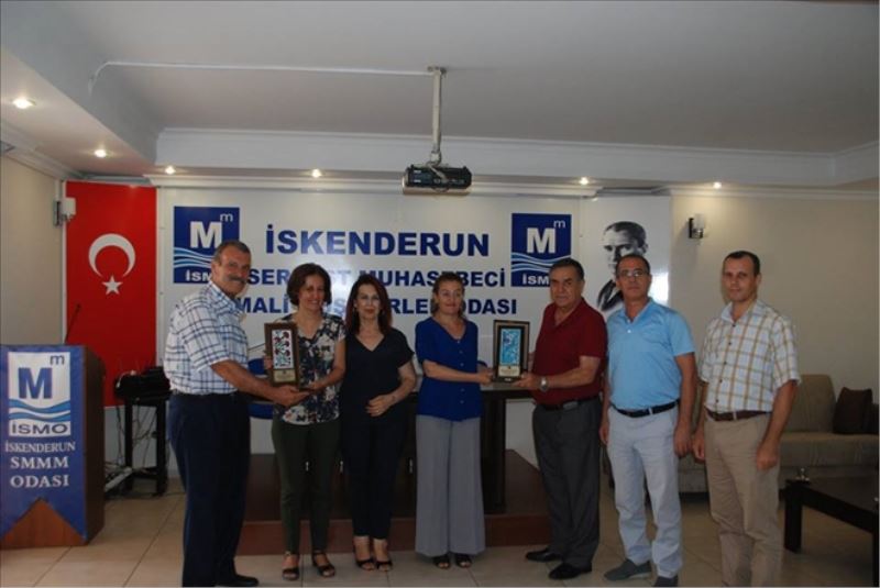 Plaketle uğurladılar