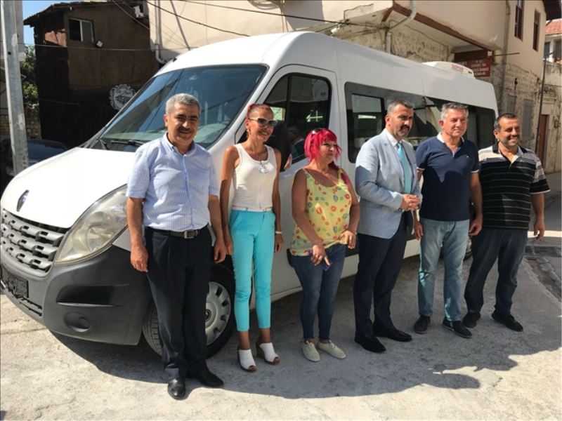 Belediyeden gazetecilere servis aracı