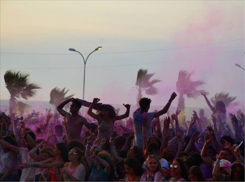 ´Color Life Fest´, Arsuz´u renklendirdi