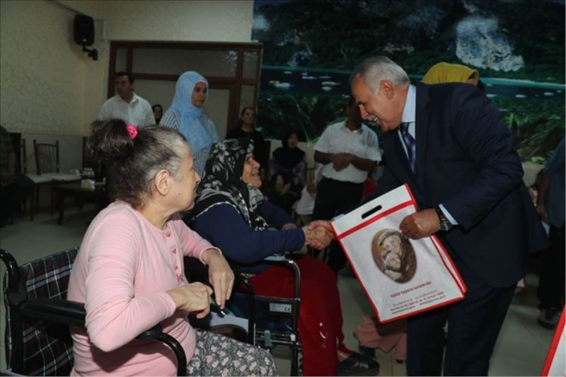 Ata, güvenlik güçleriyle bayramlaştı