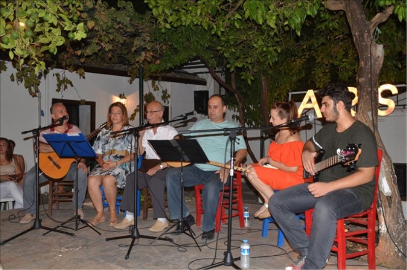 Şiir ve türkü harmanlandı