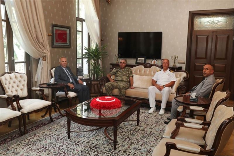 Komutanların vali ziyareti