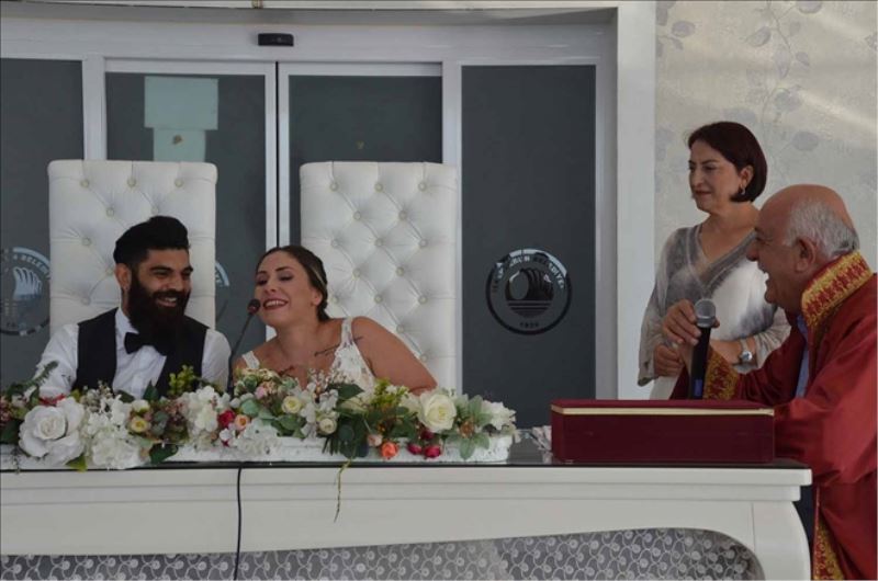 İskenderun´da nikah, İstanbul´da düğün