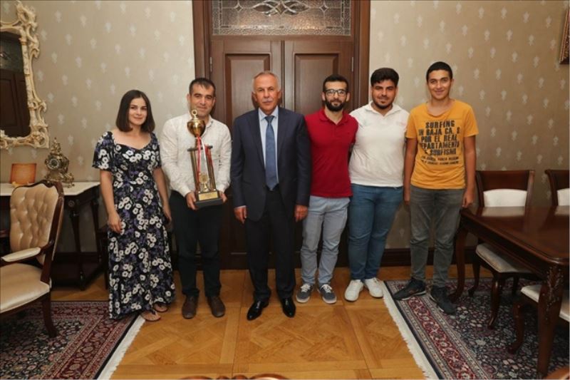 Satranççıların vali ziyareti