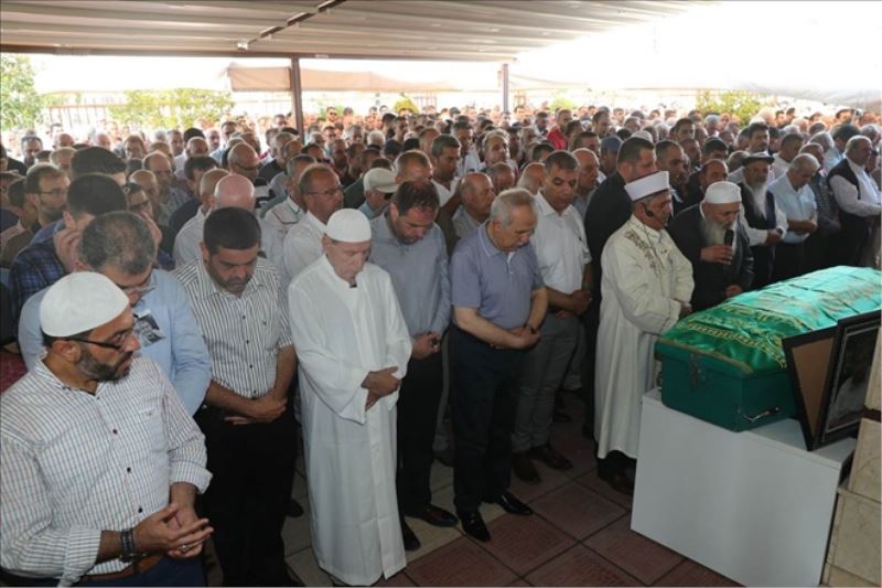İşinsanı F. Öksüz toprağa verildi