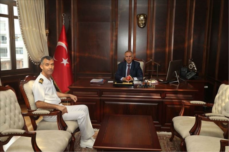 Komutanın veda ziyareti
