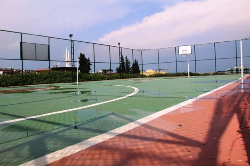 Dingil, spor tesisi yapımını inceledi