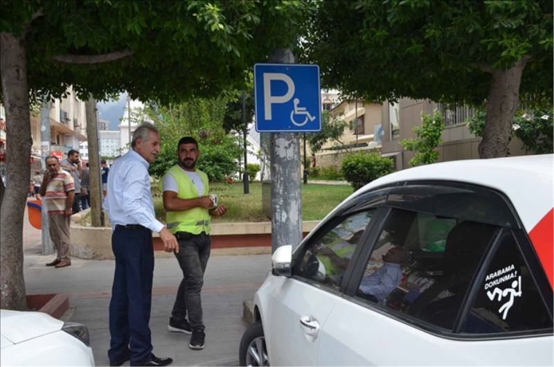 Engelli, aracını park edemiyor