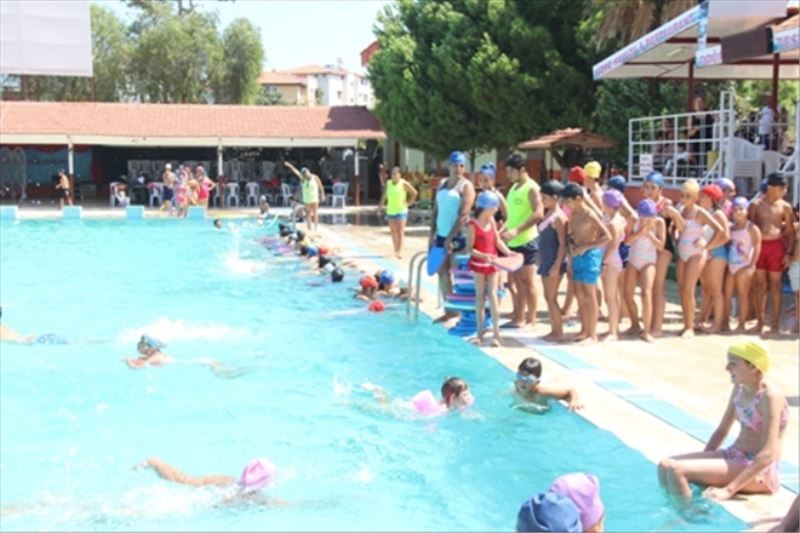 Belediyenin yüzme kursu sürüyor