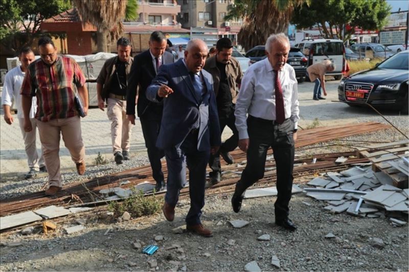 Vali, hükümet konağı çalışmasını inceledi
