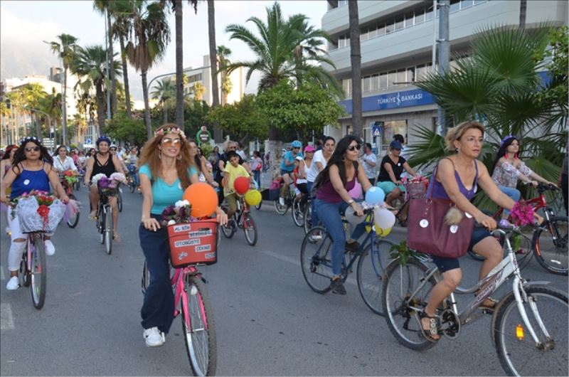 Pedaller, 10. Yıl Marşıyla çevrildi