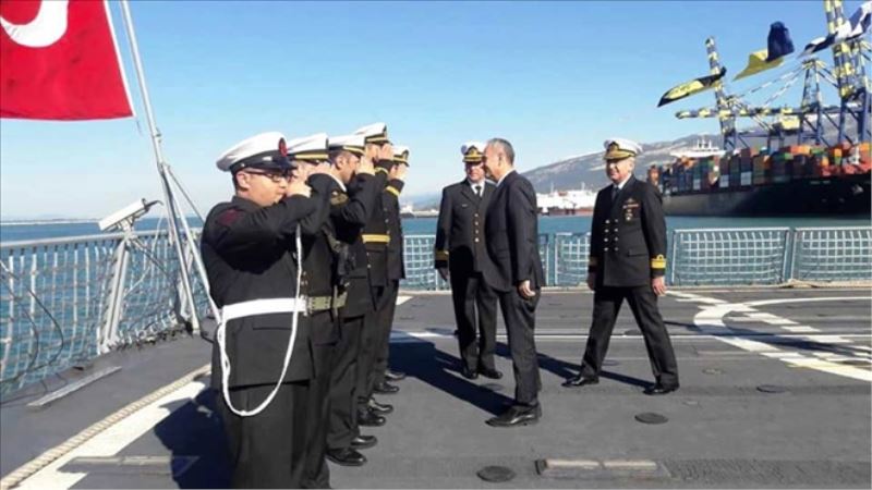 Savaş gemisine kaymakam ziyareti