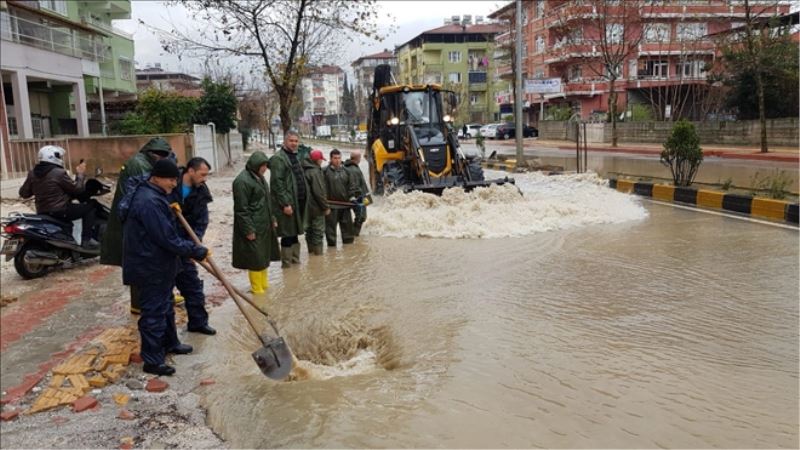 Yağmurla tıkanan kanallar ´açıldı´