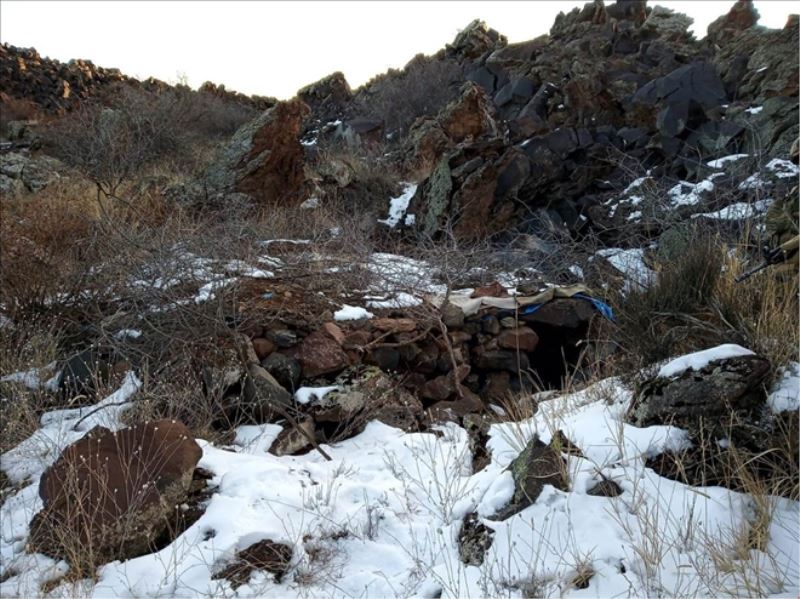 Amanoslar´da 9 sığınak ve mühimmat bulundu