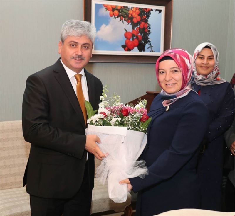 AKP´li kadınların vali ziyareti