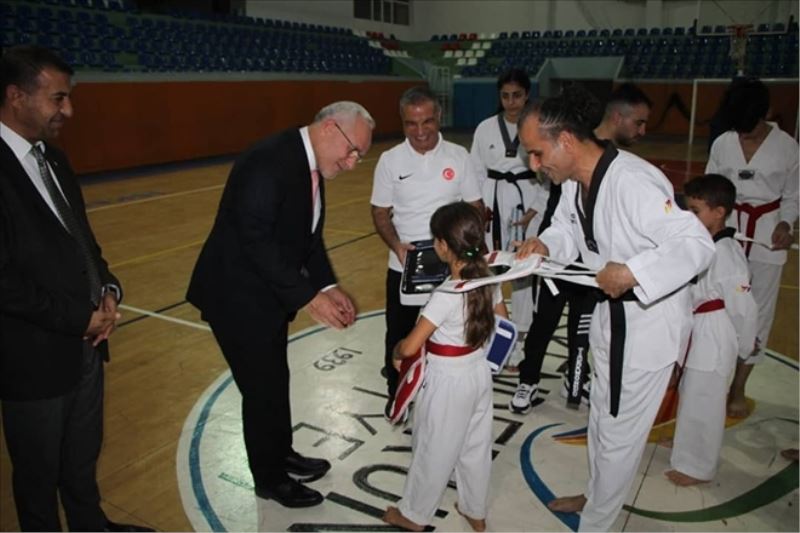 Belediyeden, takımına malzeme desteği