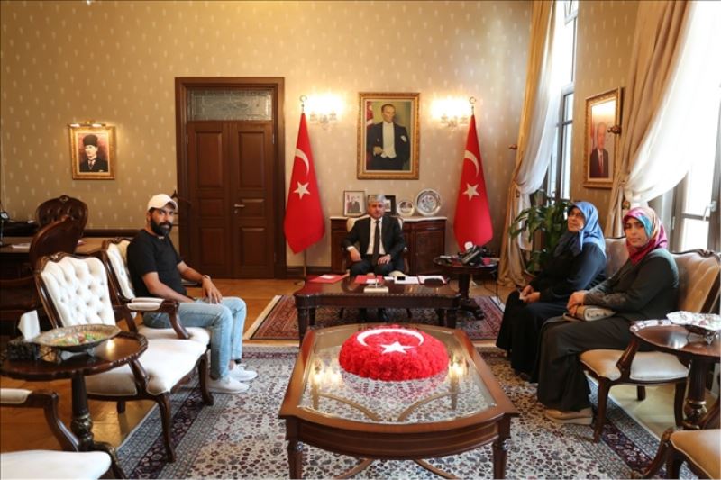 Şehit ailesinin vali ziyareti