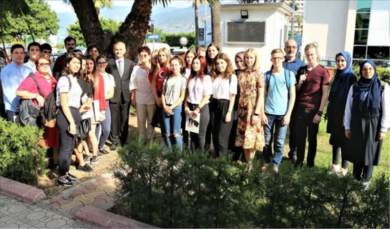Proje konusu Suriyeli göçmenler