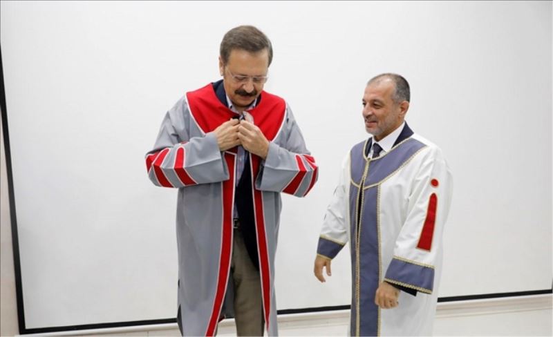İSTE, fahri doktora verdi