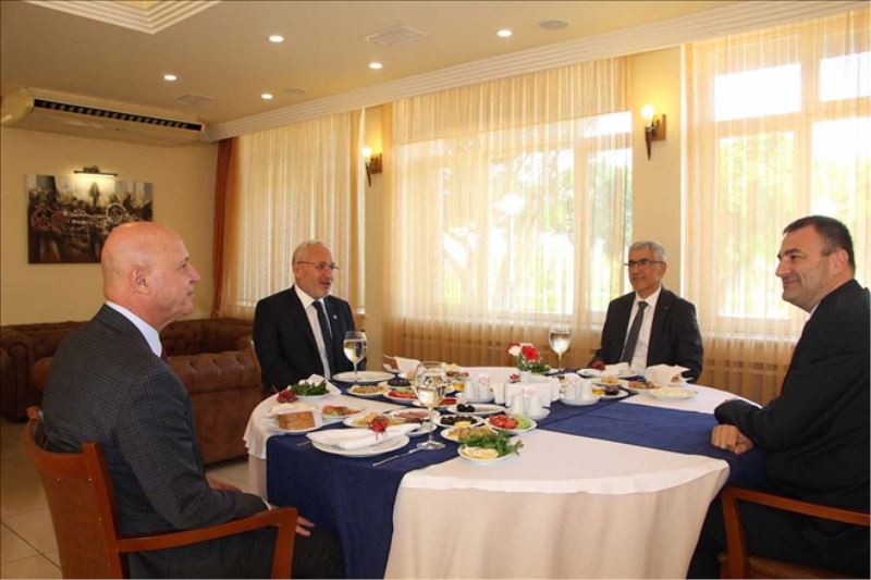 İSDEMİR´e belediye ziyareti