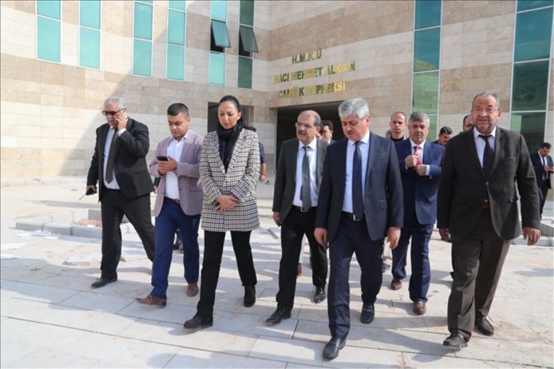 Validen camii inşaatı incelemesi